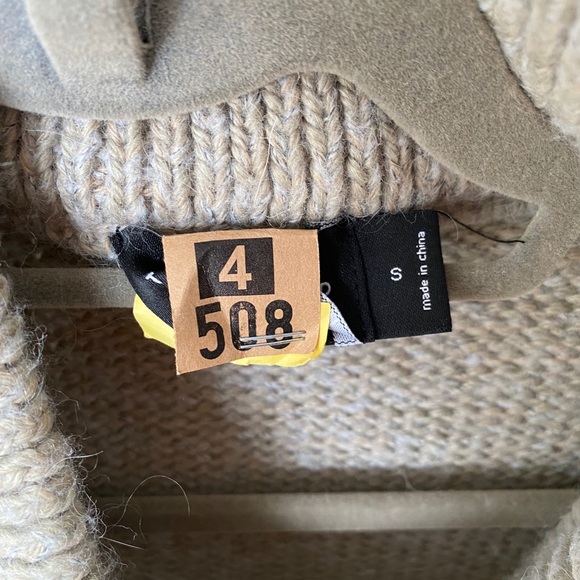 Cozy comfy neutral sweater - Picture 9 of 11